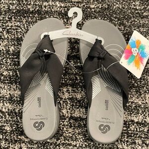 Clarks Cloudsteppers in Black - Size 6 NWT